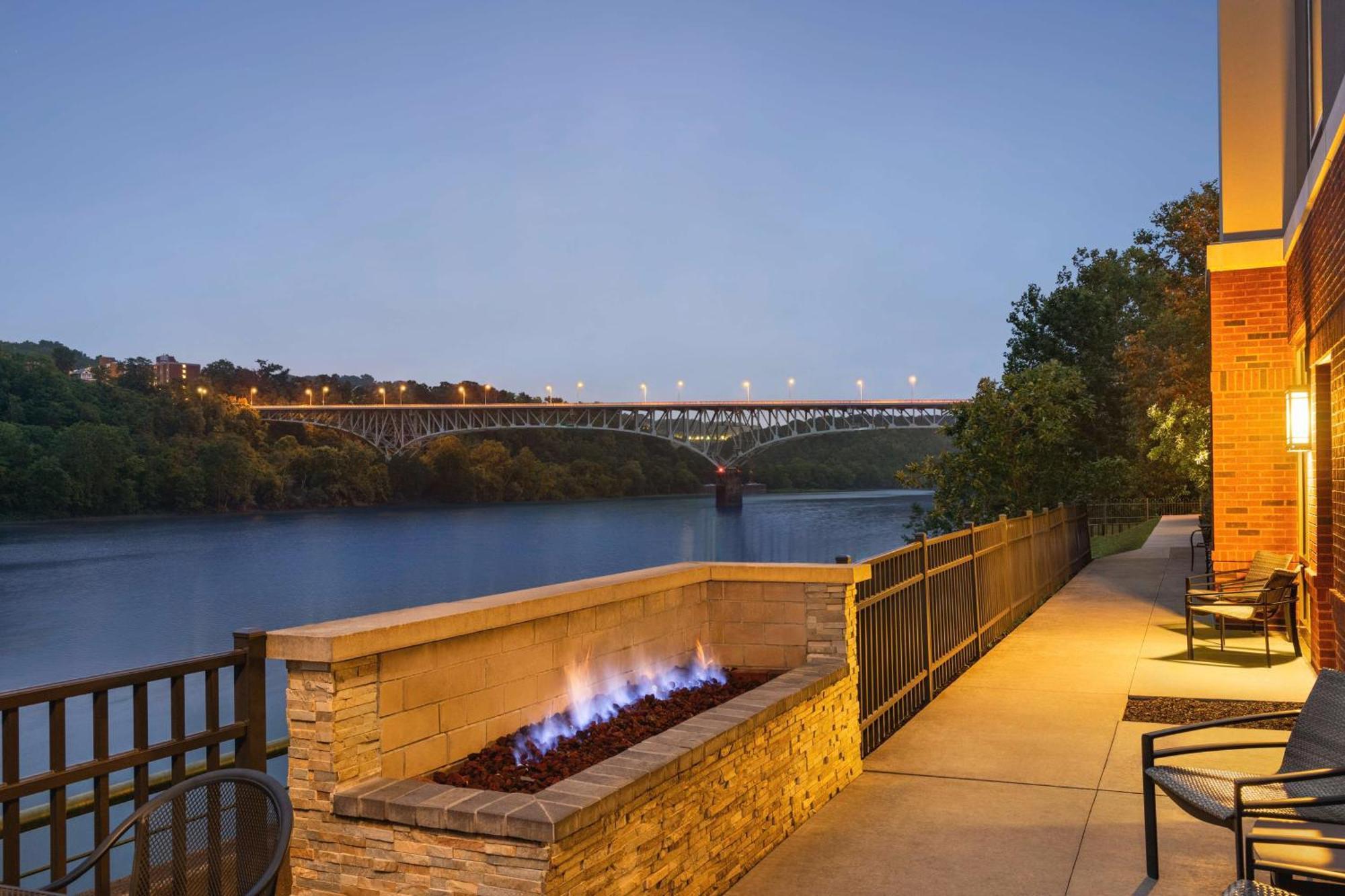 Hampton Inn & Suites Pittsburgh Waterfront West Homestead Exterior photo